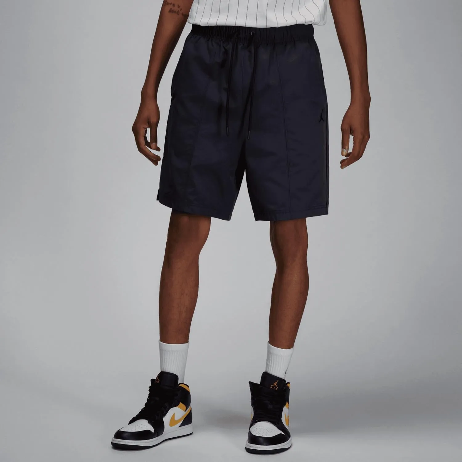 Men's Essential Shorts In Black/white