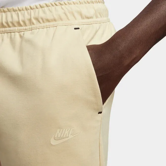 Nike Sportswear Tech DX0828-783 Shorts Men's Large Gold Drawstring Waist APP1337