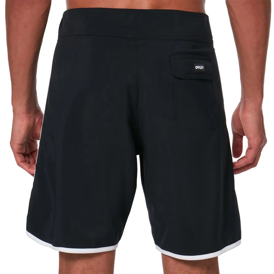 Oakley - Men's Solid Crest 19 Board Shorts (FOA401811 02E)